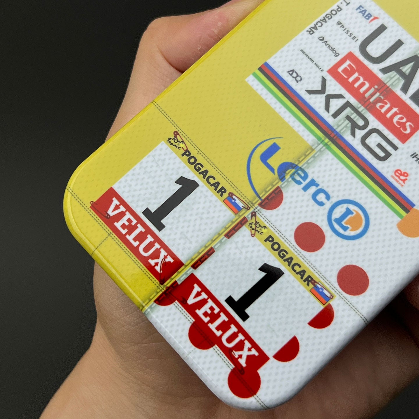 Coque de téléphone Tadej Pogacar 2024 Dual Triumph jaune et rose en jersey par DIZZY