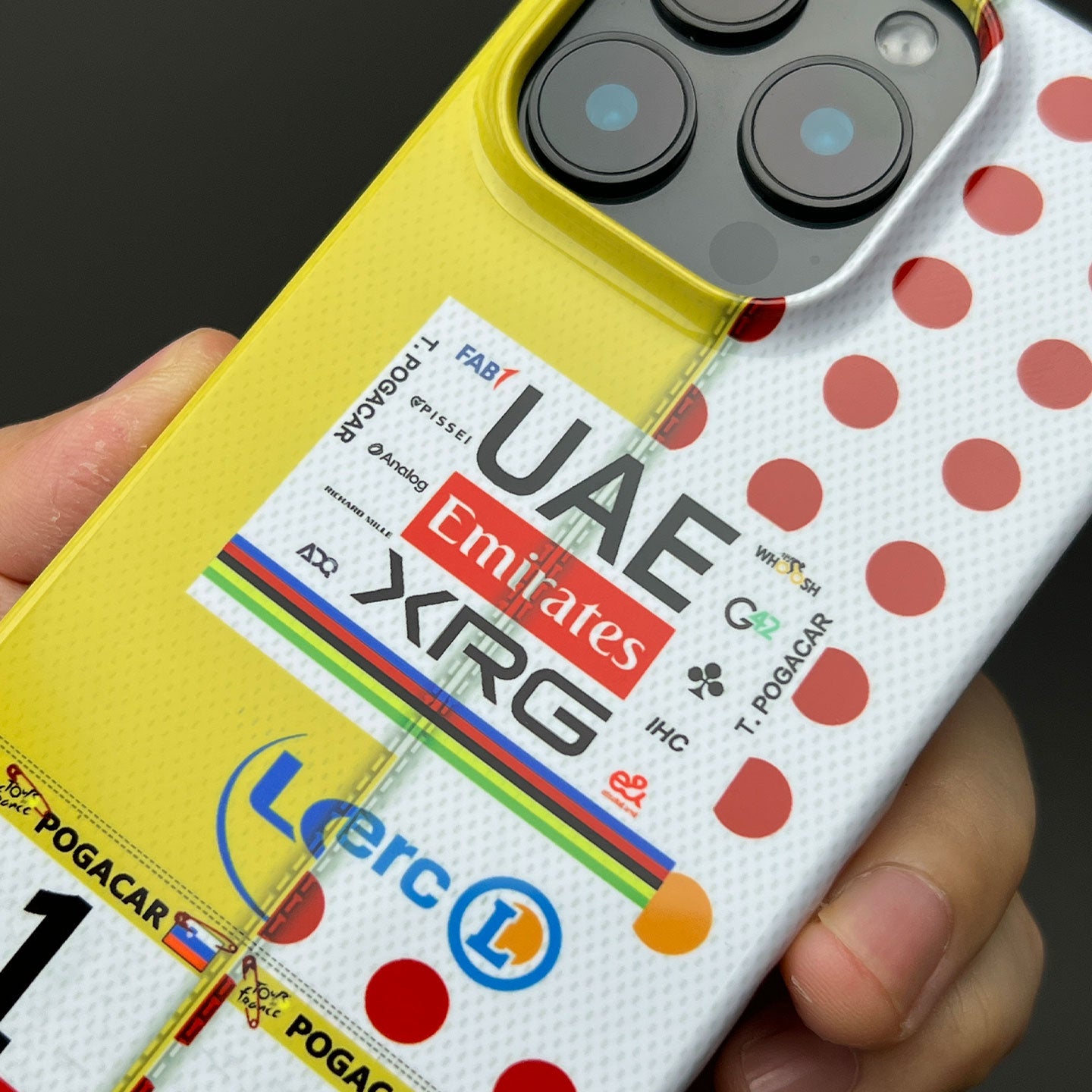 Coque de téléphone Tadej Pogacar 2024 Dual Triumph jaune et rose en jersey par DIZZY
